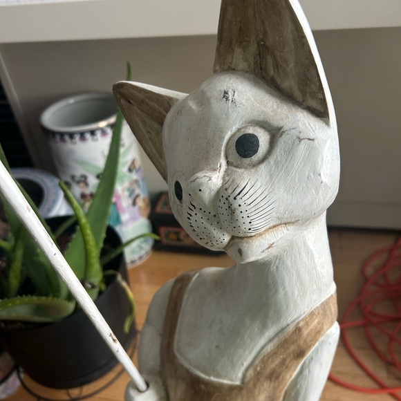 Handcrafted Large Wooden Artisan Cat Figurine Indonesia  - Cream and Brown - Picture 7 of 16